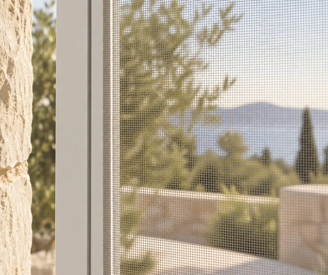 Σίτα σε λεπτό λευκό πλαίσιο αλουμινίου, κόντρα στο φως